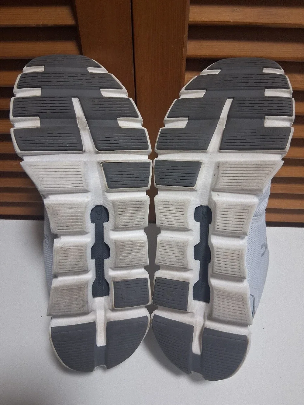 On Cloud 6 Glacier White Men's Running Shoe * Size: 9.5